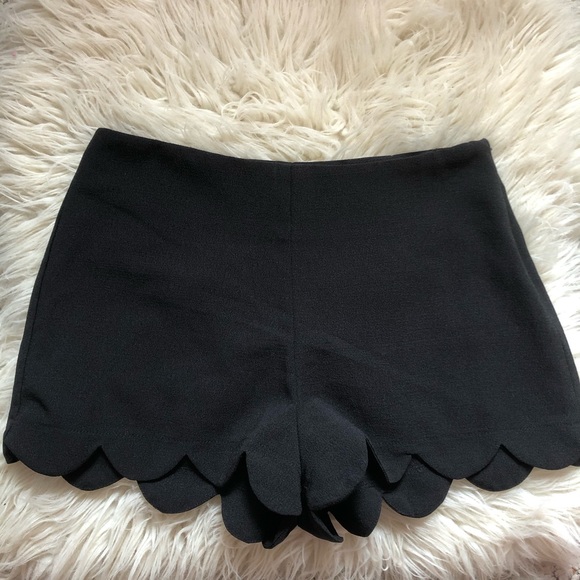 Monteau Pants - black scalloped shorts